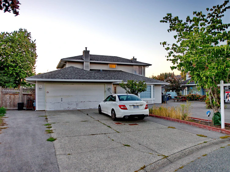 12079 84a Avenue, Surrey, BC, V3W 0S7