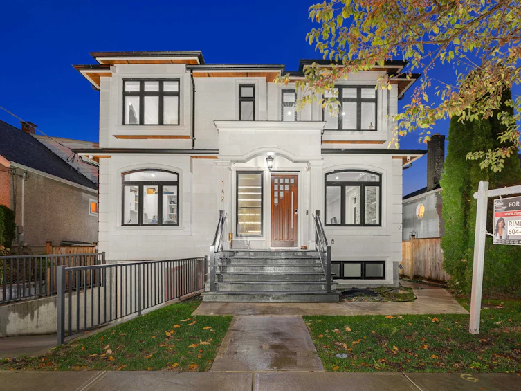 142 E 43rd Avenue, Vancouver, BC, V5W 1S9