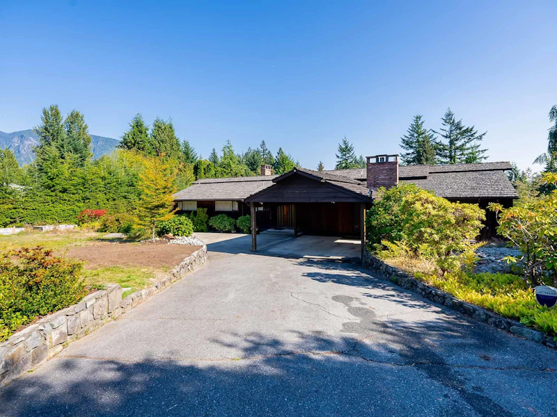 540 Robin Hood Road, West Vancouver BC V7S 1T3
