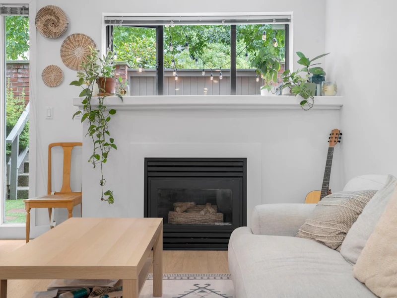 105 - 345 Lonsdale Avenue, North Vancouver BC V7M 3M9