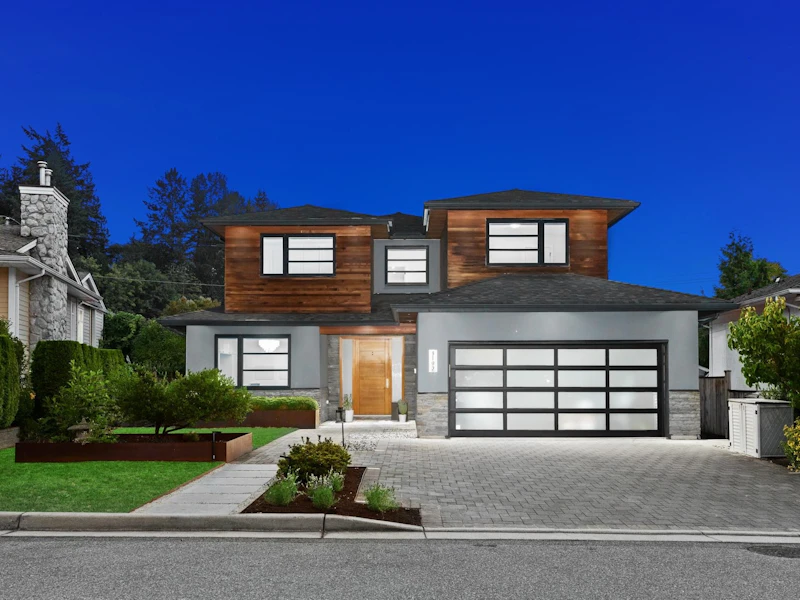 3192 Beverley Crescent, North Vancouver BC V7R 2W3