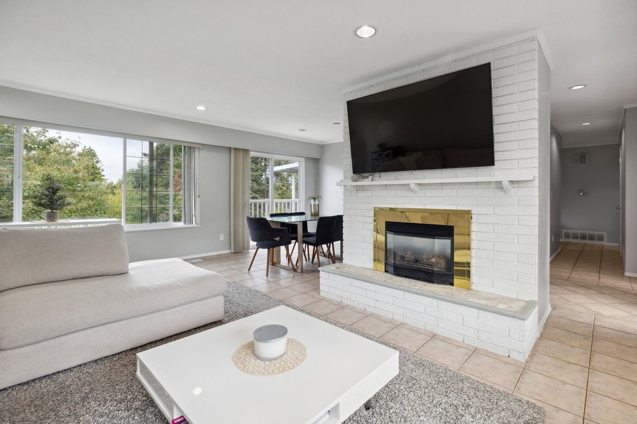 1035 Holdom Avenue, Burnaby, BC, V5B 3V5