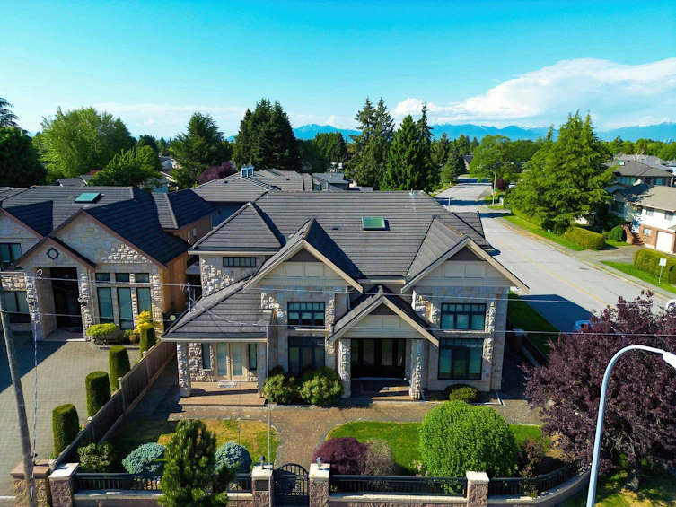 4611 Granville Avenue, Richmond, BC, V7C 1E3