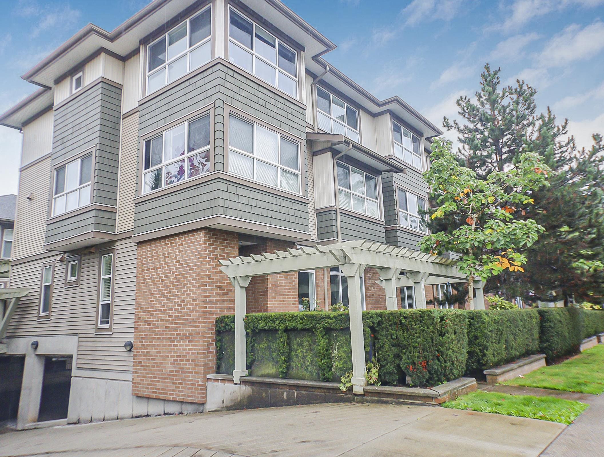 29-15353 100 Avenue, Surrey, BC, V3R 3S6