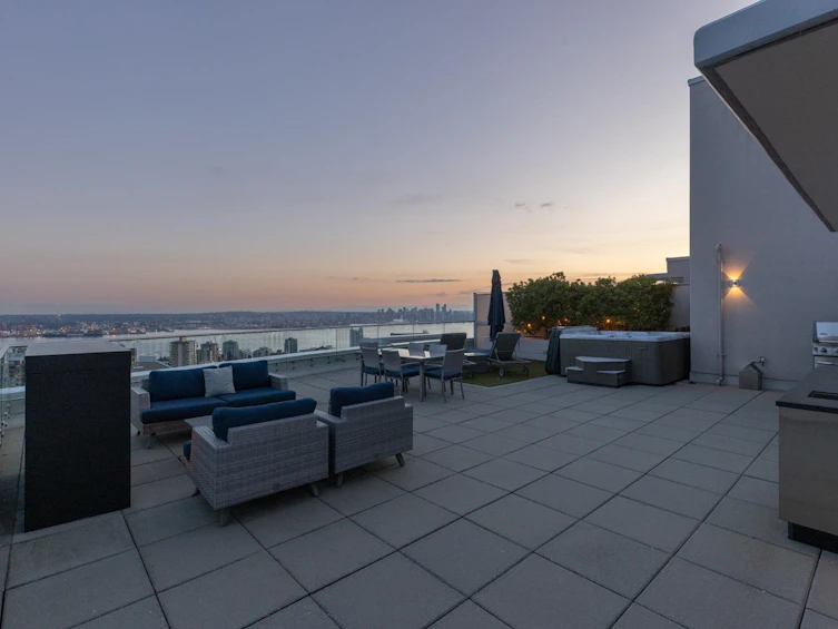 1702-112 E 13th Street, North Vancouver, BC, V7L 0E4