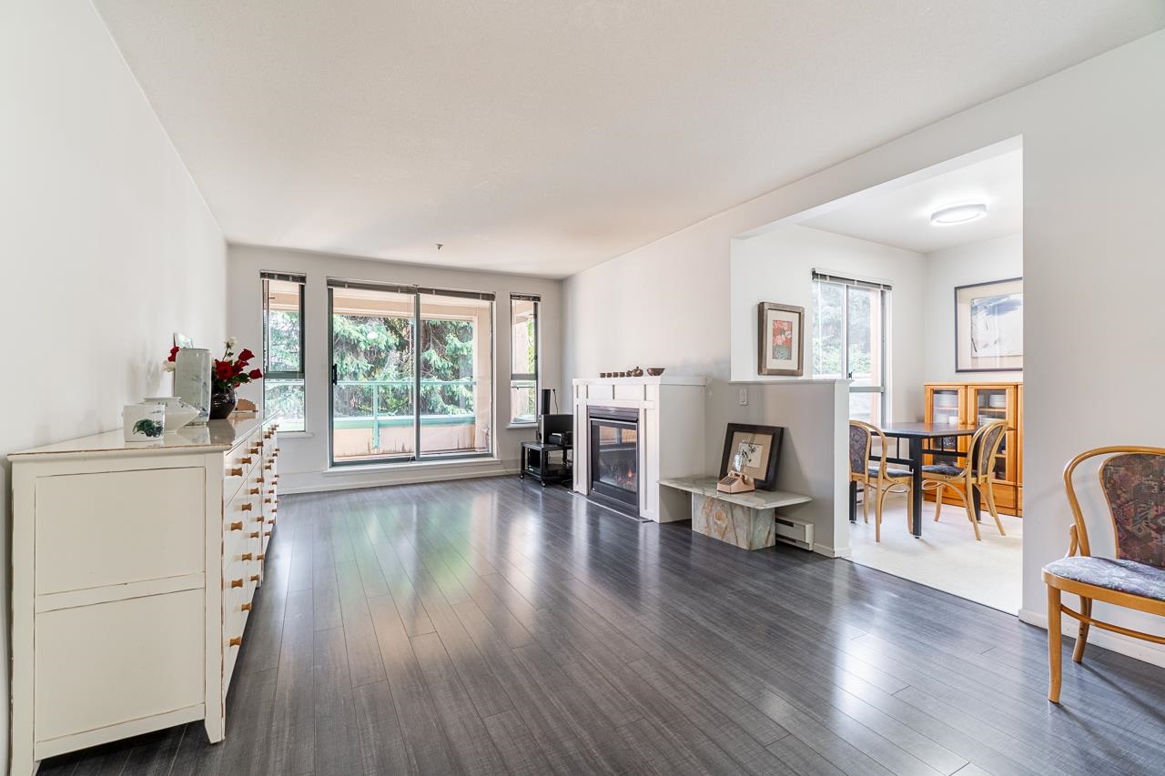 202-223 Mountain Highway, North Vancouver, BC, V7J 3V3