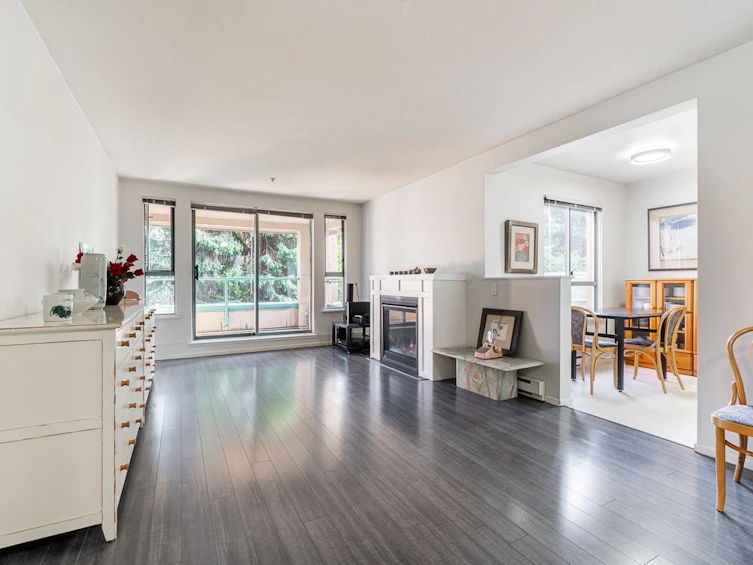 202-223 Mountain Highway, North Vancouver, BC, V7J 3V3