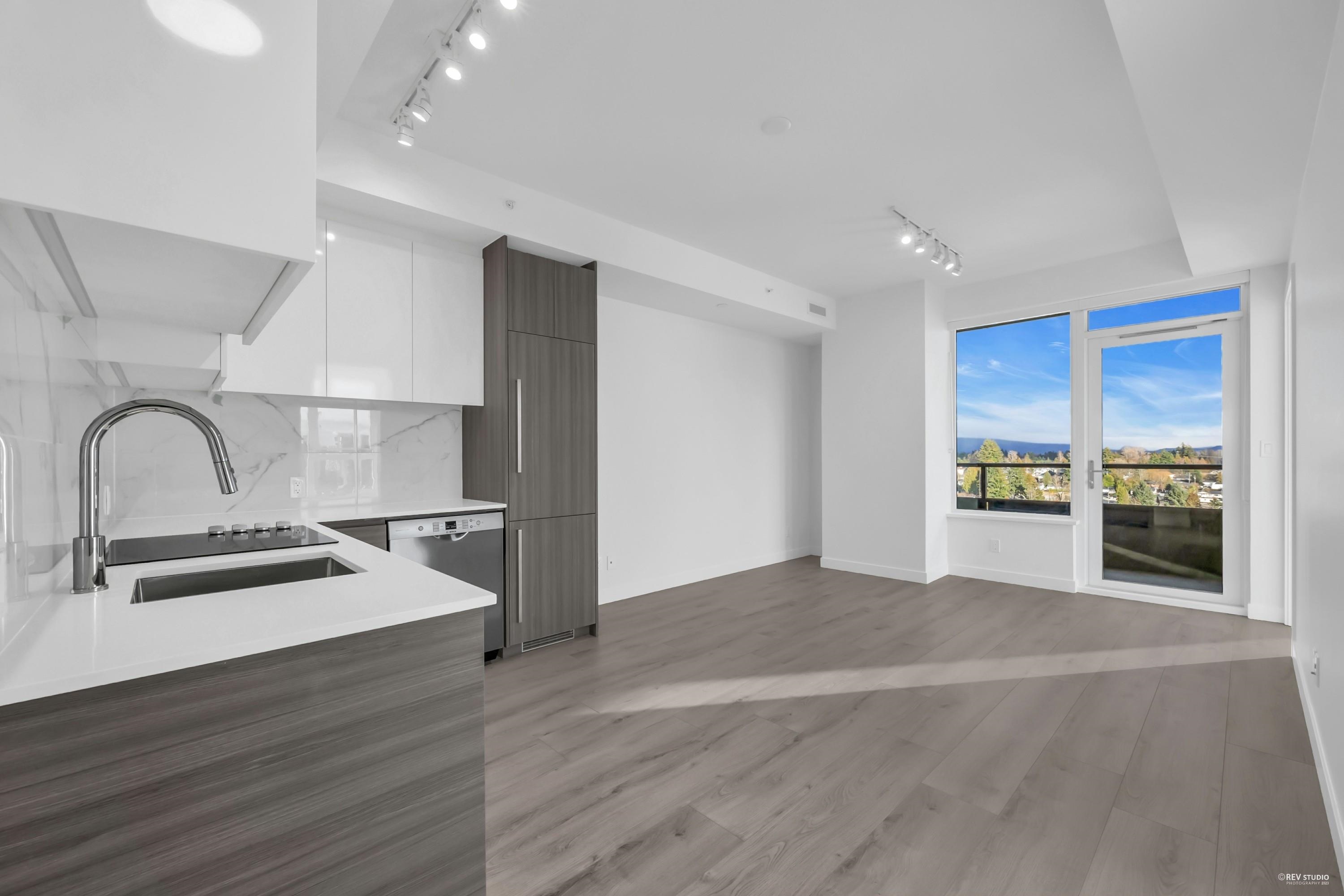 1703-10626 City Parkway, Surrey, BC, V3T 4C7