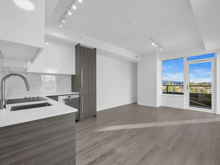 1703-10626 City Parkway, Surrey, BC, V3T 4C7