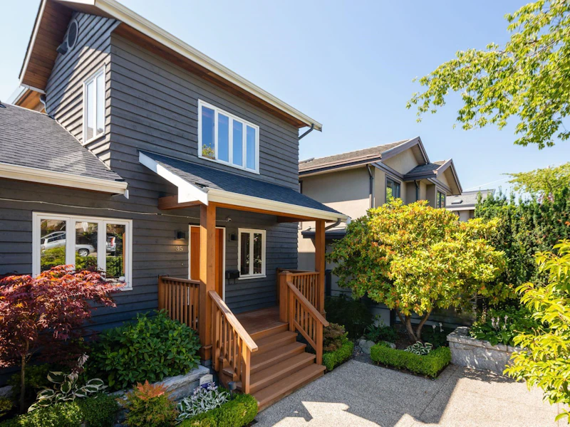 35 Hythe Avenue, Burnaby BC V5B 3H6