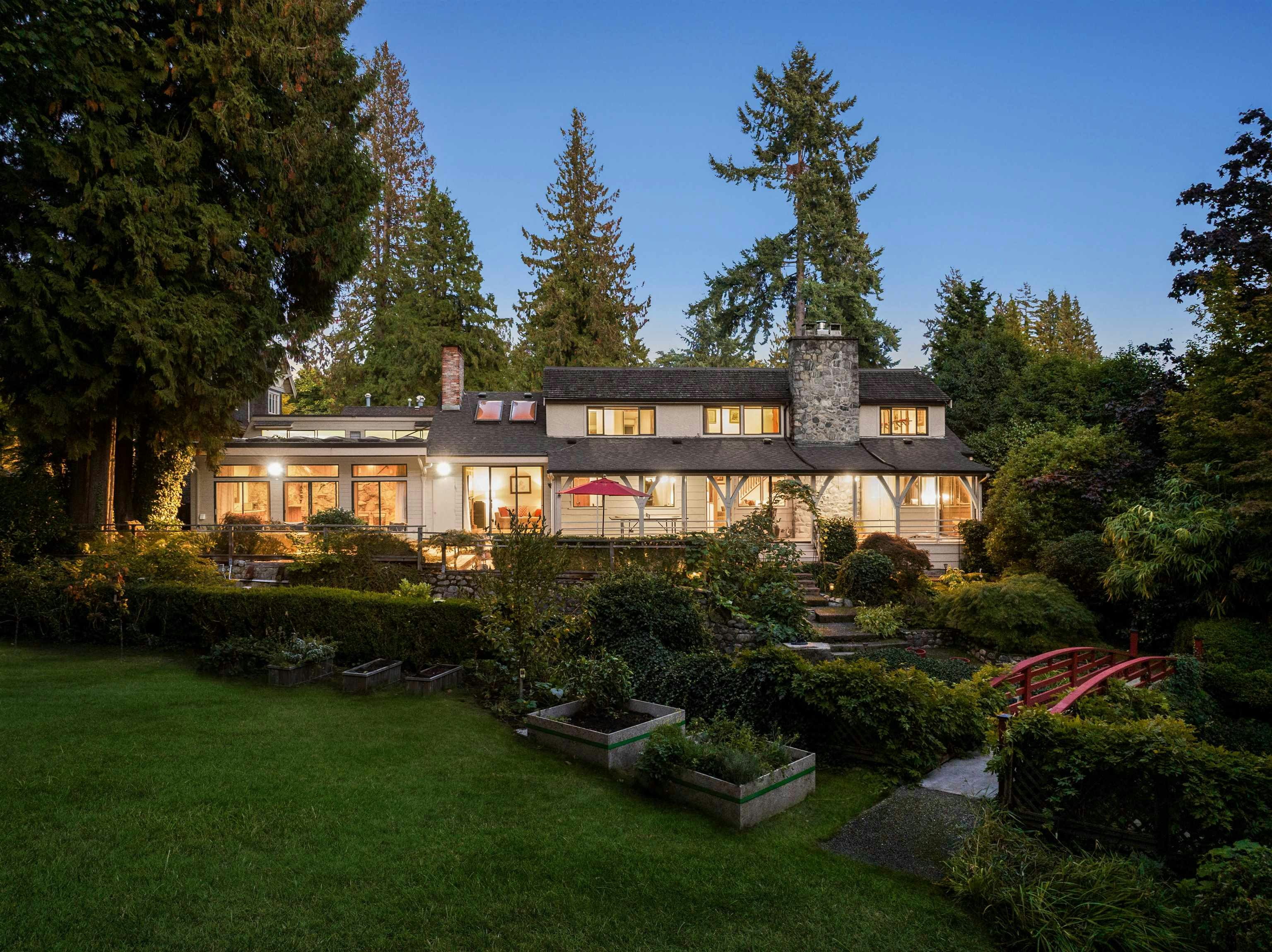955 Sinclair Street, West Vancouver, BC, V7V 3W1