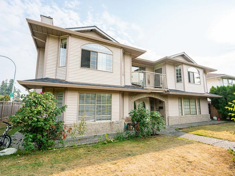 15596 84 Avenue, Surrey, BC, V3S 2N4