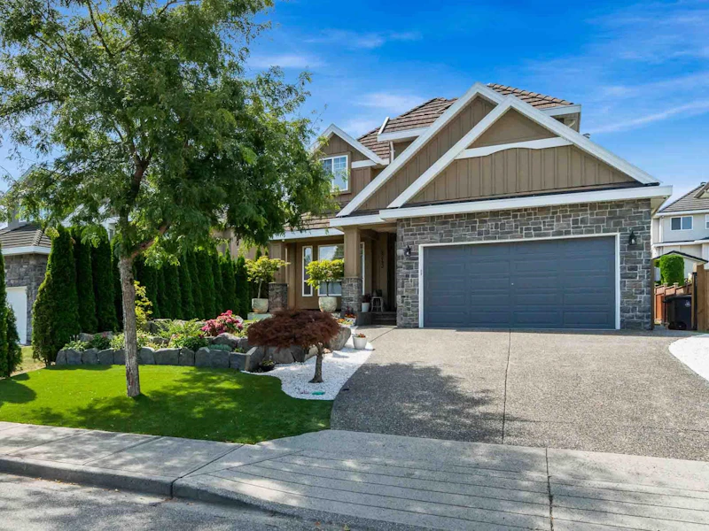 8243 168a Street, Surrey BC V4N 4T8