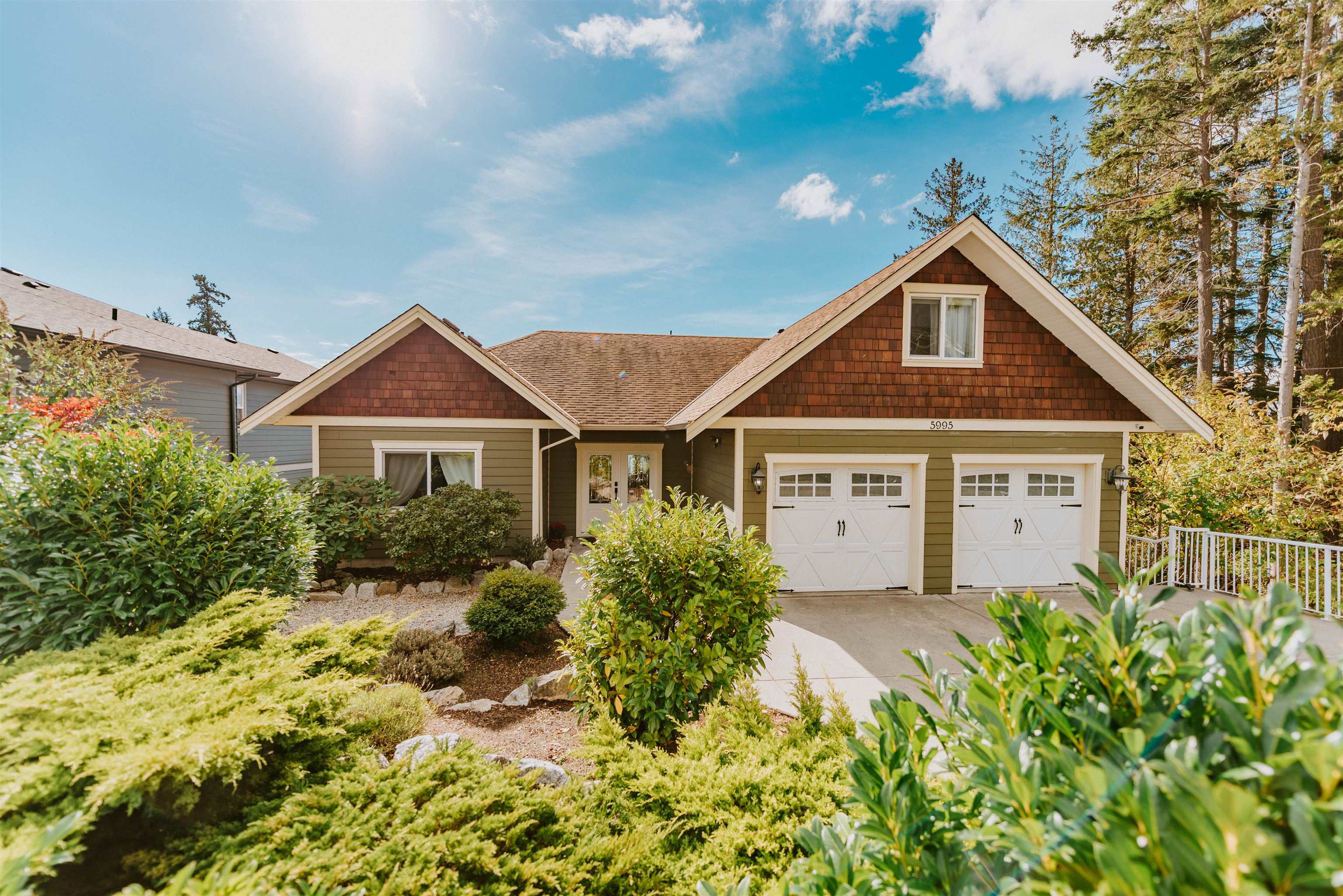 5995 Barnacle Street, Sechelt, BC, V7Z 0V4