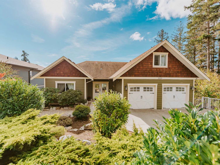5995 Barnacle Street, Sechelt, BC, V7Z 0V4