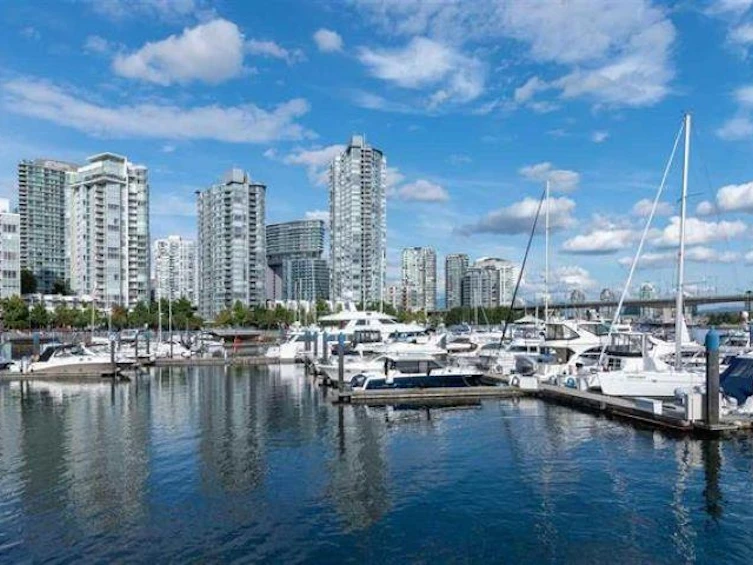 2806-198 Aquarius Mews, Vancouver, BC, V6Z 2Y4