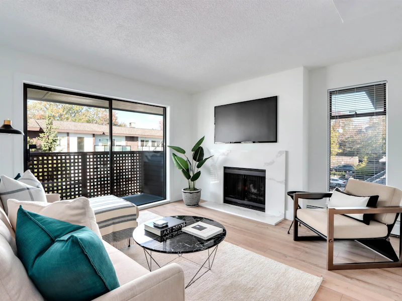 403 - 2215 Dundas Street, Vancouver BC V5L 1J9