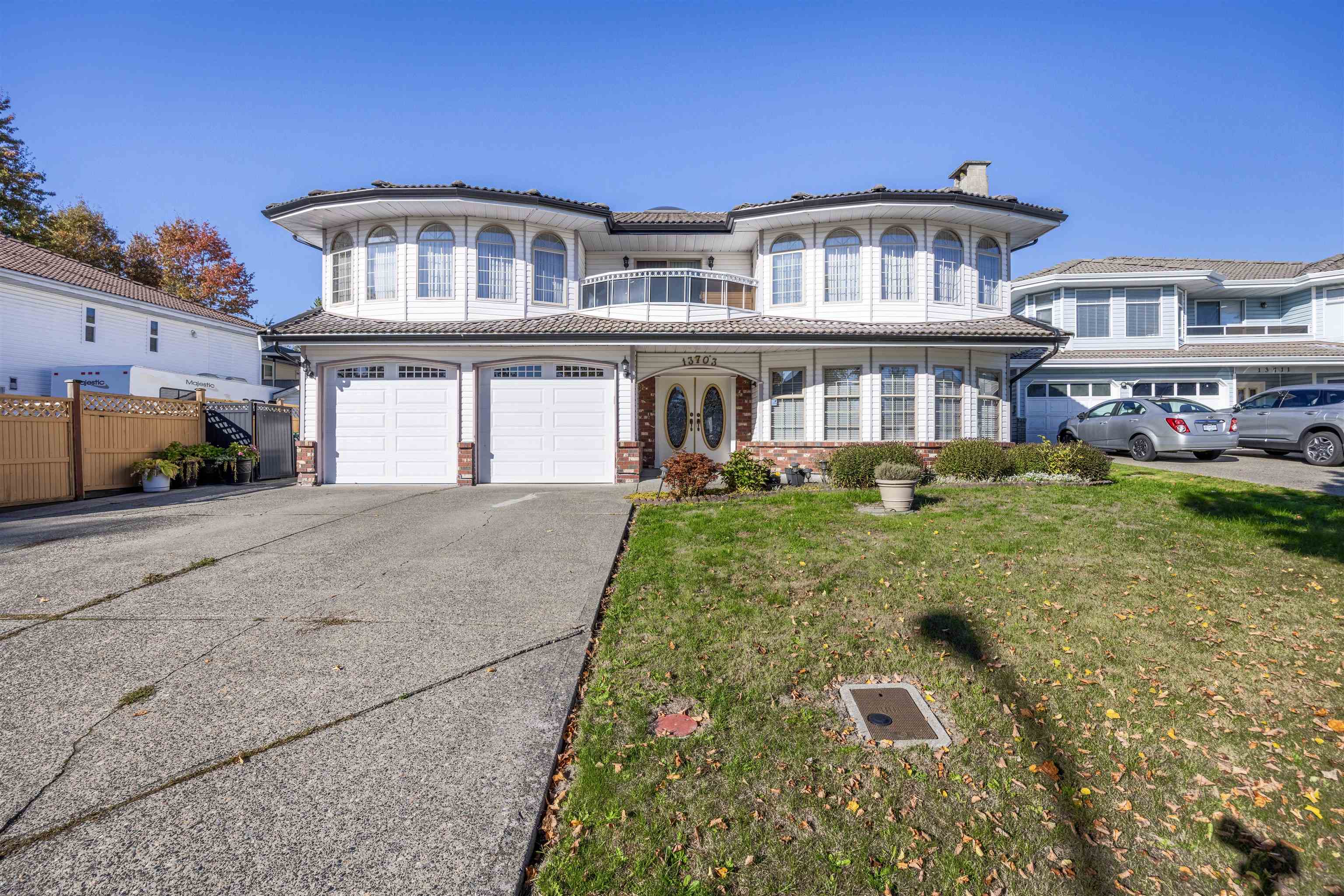 13703 90a Avenue, Surrey, BC, V3V 7P2