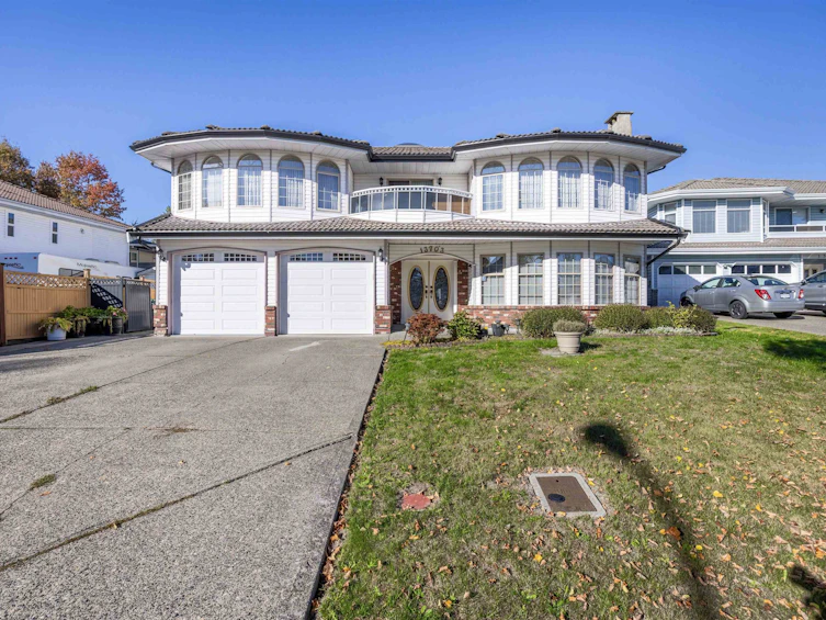 13703 90a Avenue, Surrey, BC, V3V 7P2
