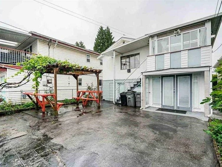 6777 Kerr Street, Vancouver, BC, V5S 3C7