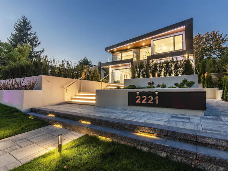 2221 Kings Avenue, West Vancouver, BC, V7V 2C1