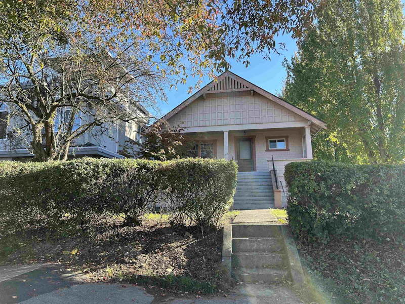 2804 Graveley Street, Vancouver BC V5K 3K1