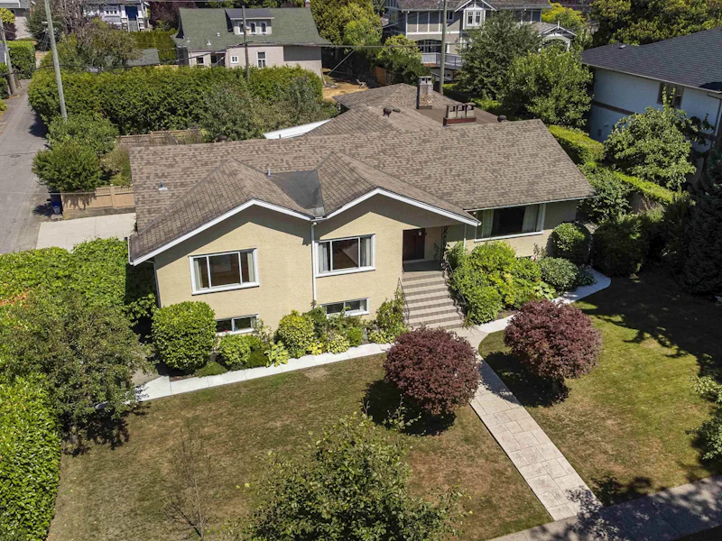 2051 W 17th Avenue, Vancouver BC V6J 2N3