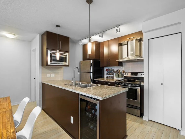 603-689 Abbott Street, Vancouver, BC, V6B 0J2