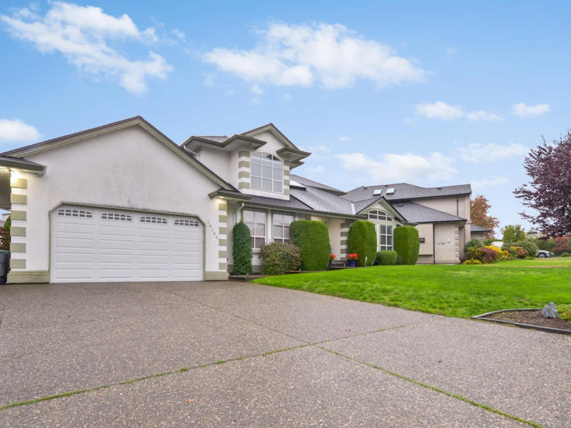 19136 63b Avenue, Surrey BC V3S 8E1
