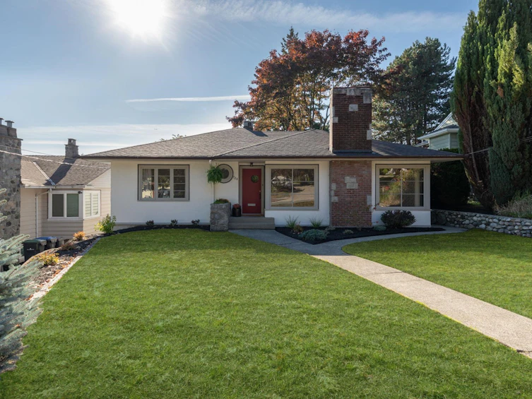 720 Nineteenth Street, New Westminster, BC, V3M 4V2