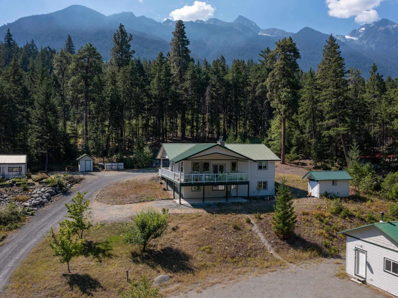 9702 Devine Street, Pemberton BC V0N 1L0
