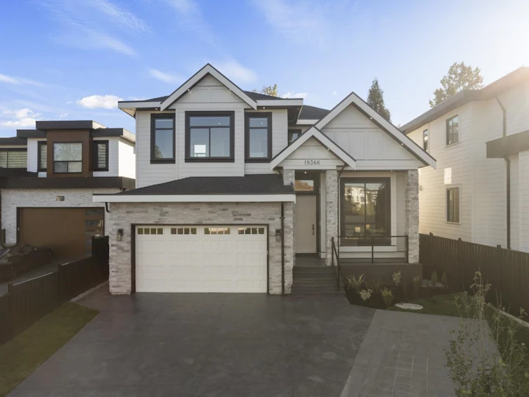 19366 71 Avenue, Surrey, BC, V4N 1N2