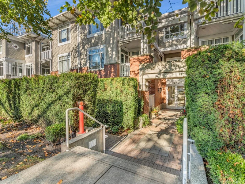 204 - 1675 W 10th Avenue, Vancouver BC V6J 2A2