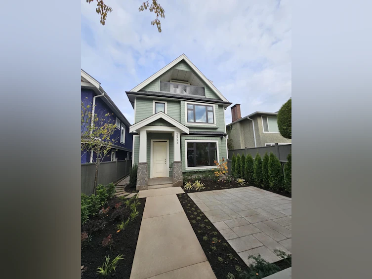 2555 E 7th Avenue, Vancouver, BC, V5M 1T3