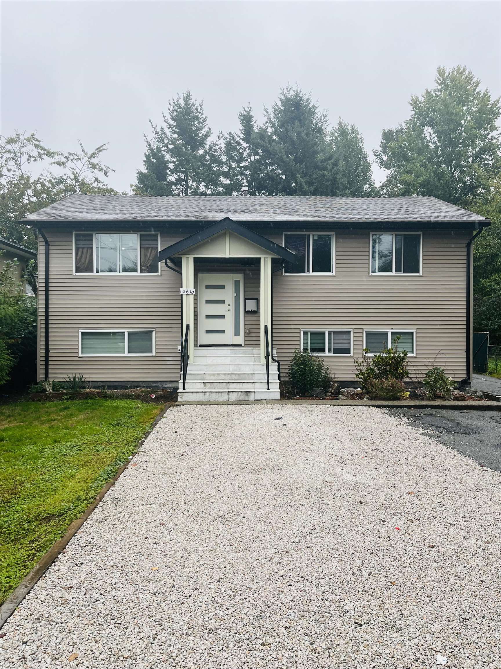 10610 141 Street, Surrey, BC, V3T 4R4