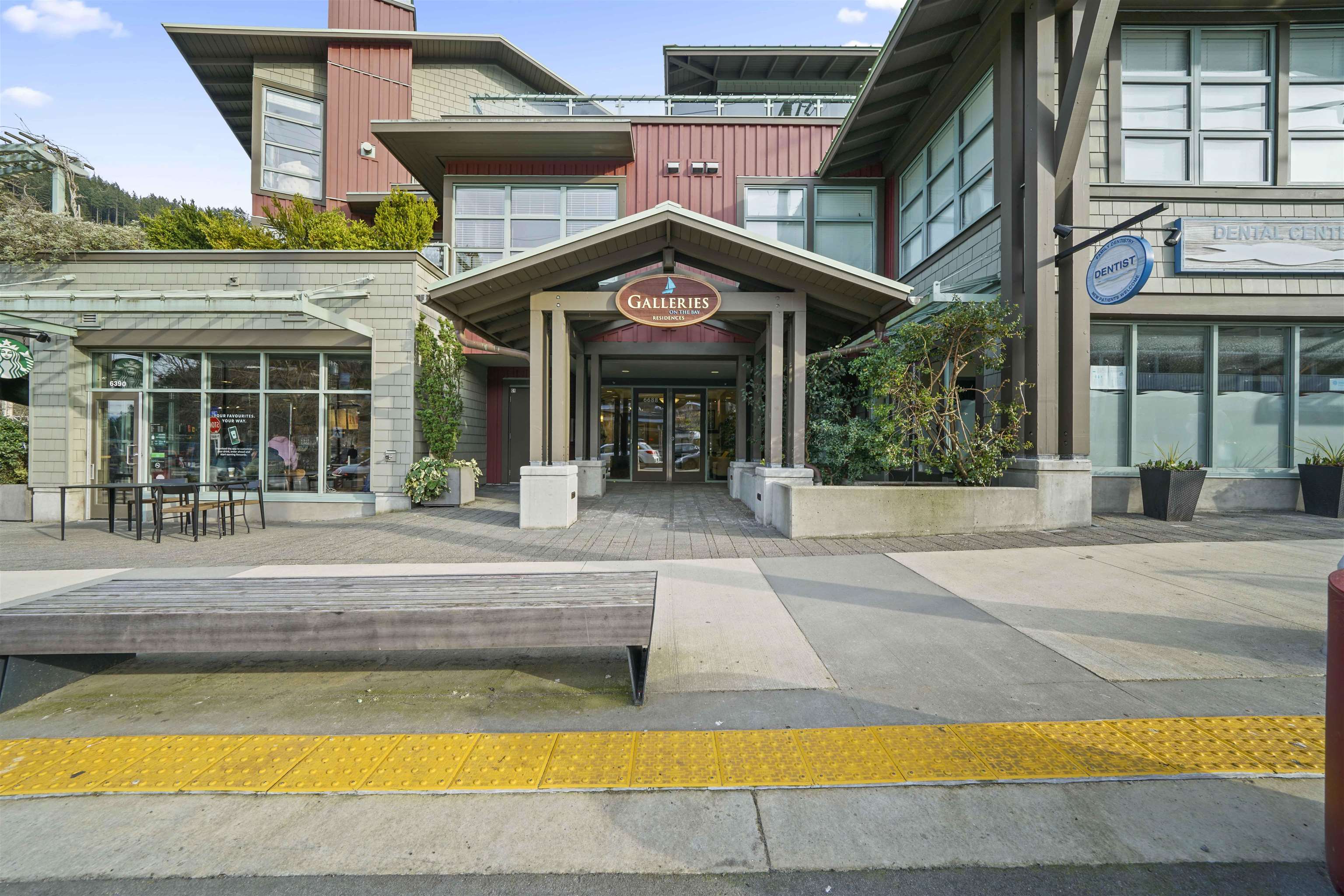 209-6688 Royal Avenue, West Vancouver, BC, V7W 2B9
