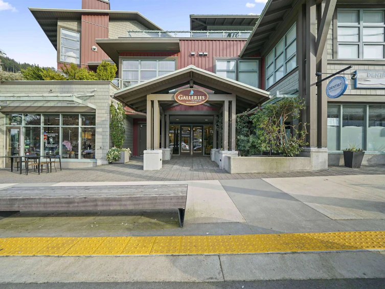 209-6688 Royal Avenue, West Vancouver, BC, V7W 2B9