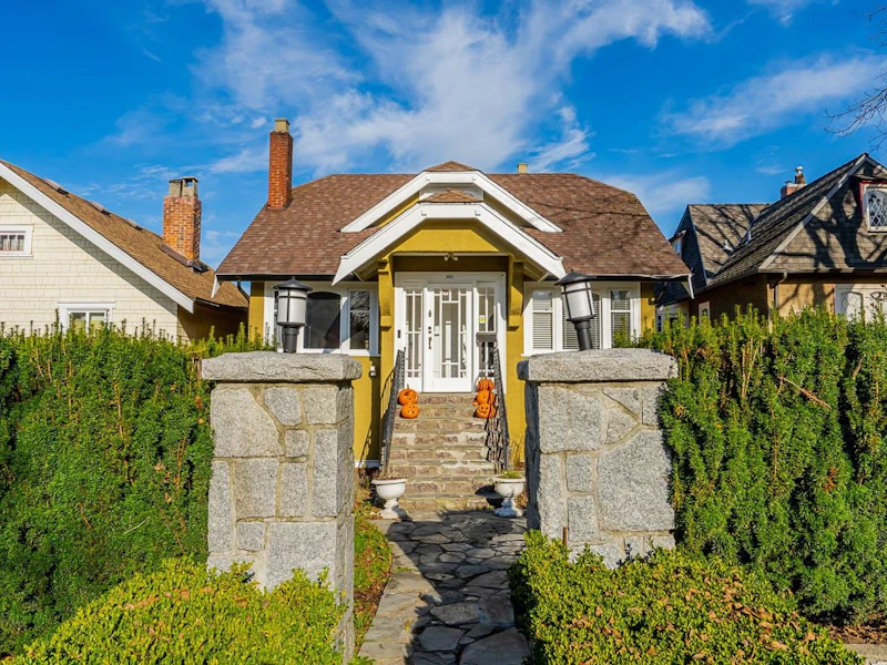 3421 Oxford Street, Vancouver BC V5K 1N8