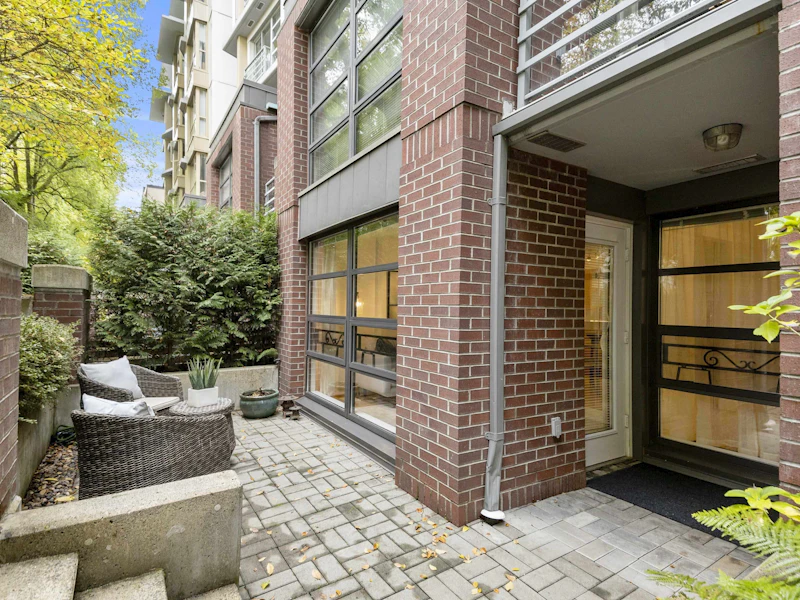 105 - 2137 W 10th Avenue, Vancouver BC V6K 4W4