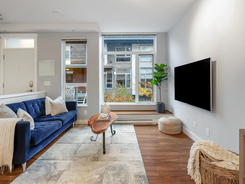 208 - 735 W 15th Street, North Vancouver BC V7M 0B8