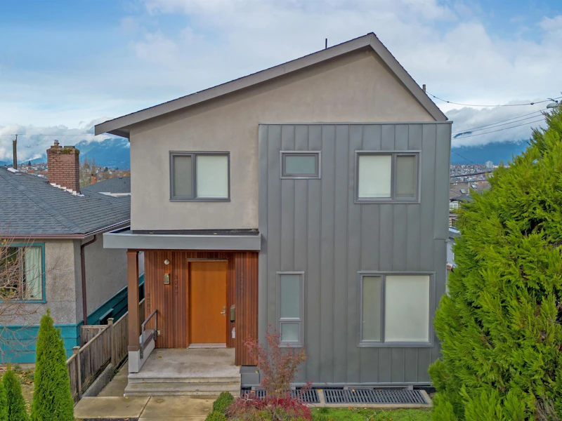 3287 E 18th Avenue, Vancouver BC V5M 2R8