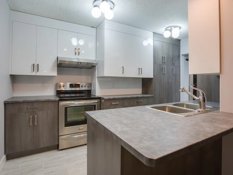1505-9521 Cardston Court, Burnaby, BC, V3N 4R8