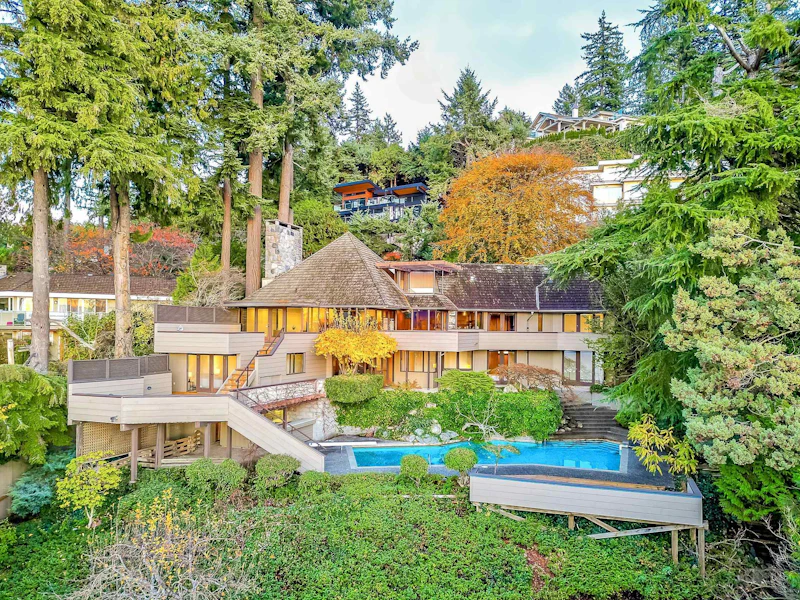 6225 St. Georges Place, West Vancouver BC V7W 1Y6