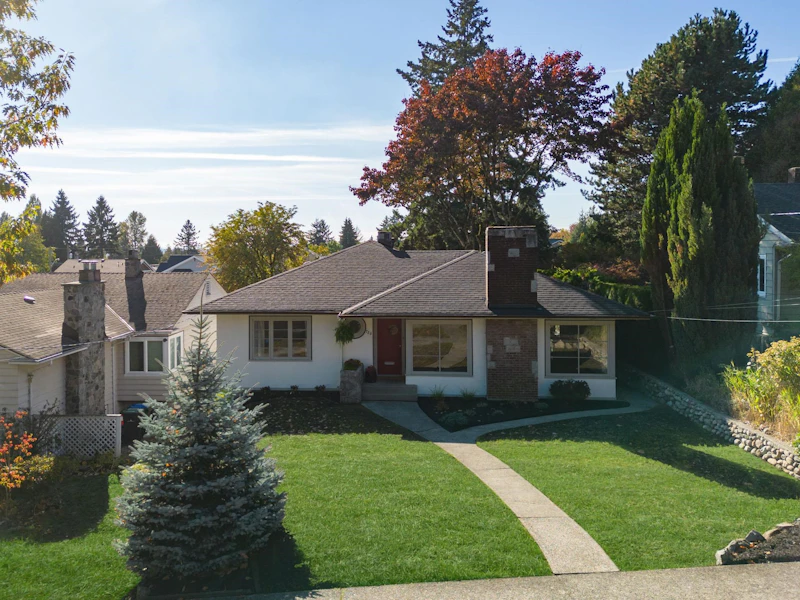 720 Nineteenth Street, New Westminster BC V3M 4V2