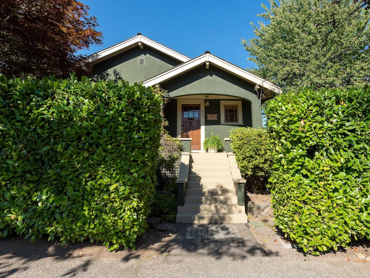 415 Third Street, New Westminster, BC, V3L 2S3