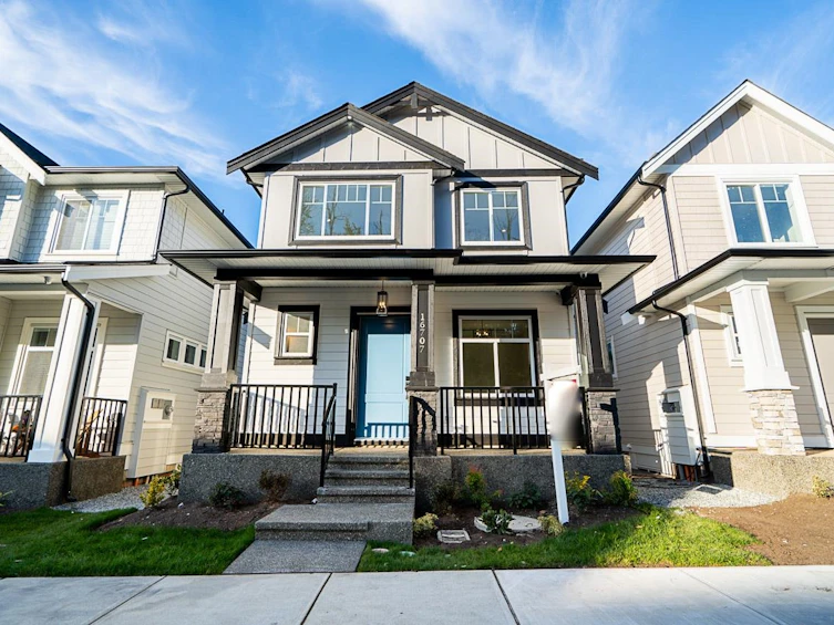 16707 25a Avenue, Surrey, BC, V3Z 0B1