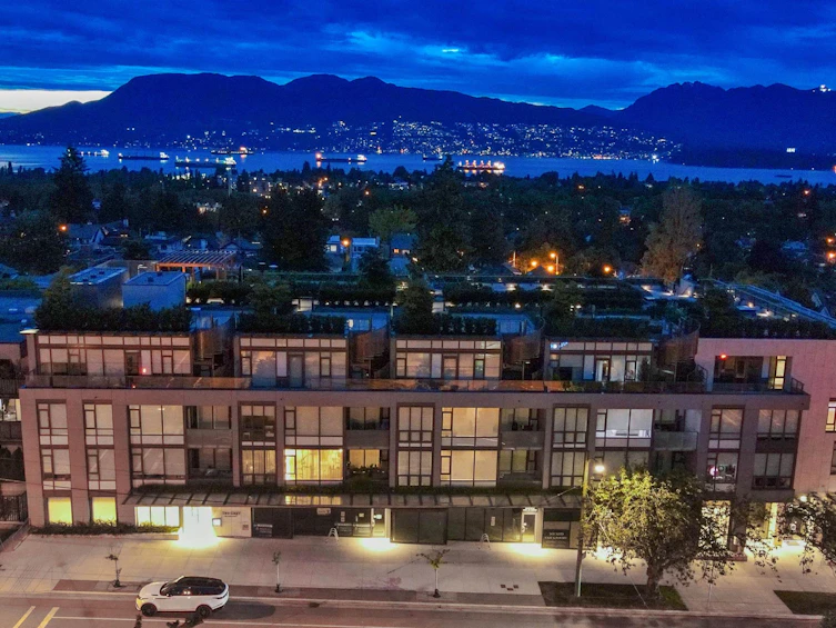305-3639 W 16th Avenue, Vancouver, BC, V6R 3C3