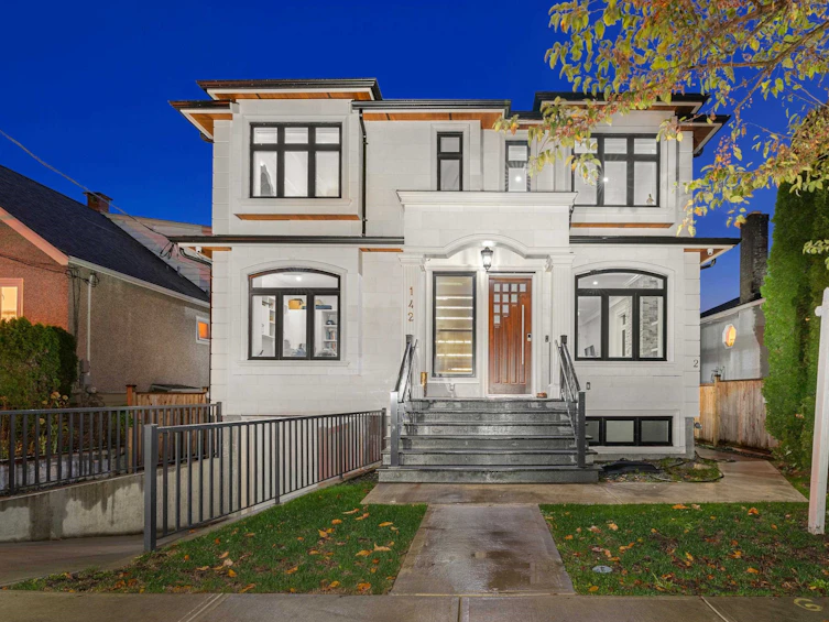142 E 43rd Avenue, Vancouver, BC, V5W 1S9