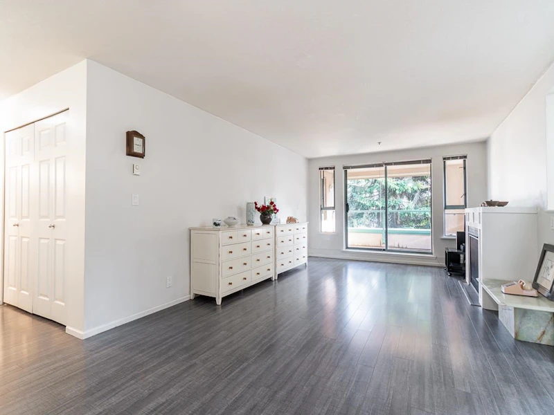 202 - 223 Mountain Highway, North Vancouver BC V7J 3V3