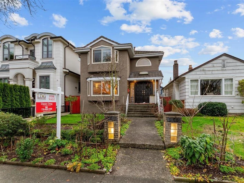 2768 W 22nd Avenue, Vancouver BC V6L 1M4
